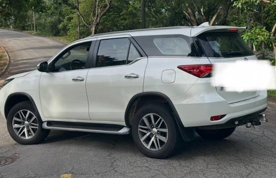 TOYOTA HILUX SW4 2.8 SRX 4X4 7 LUGARES 16V TURBO INTERCOOLER DIESEL 4P AUTOMÁTICO